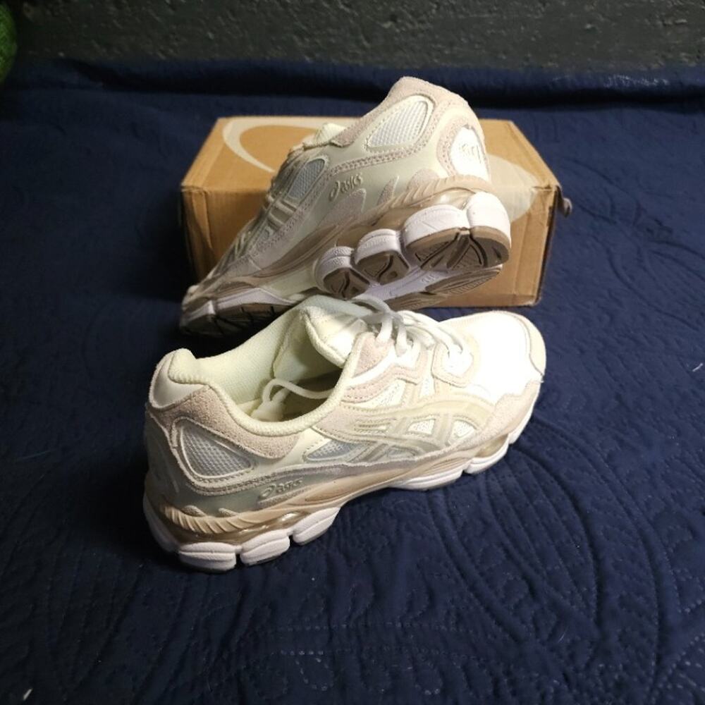 Asics Gel NYC Tan Beige Suede Lifestyle Sneakers Size 11 Like New - Picture 2 of 8